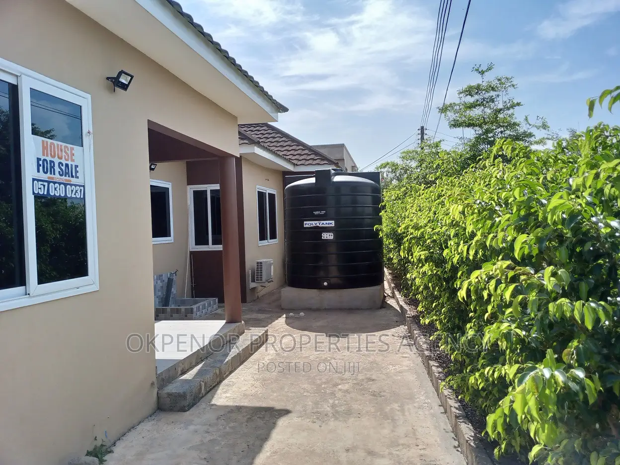 5bdrm House in Devtraco Estate, Tema Metropolitan for sale