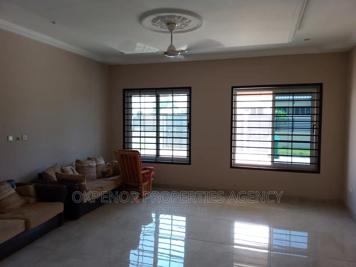 5bdrm House in Devtraco Estate, Tema Metropolitan for sale