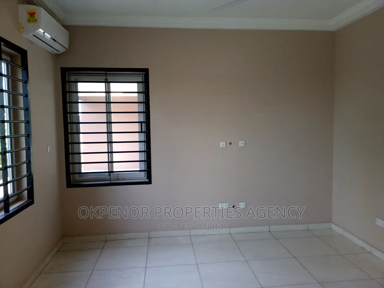 5bdrm House in Devtraco Estate, Tema Metropolitan for sale