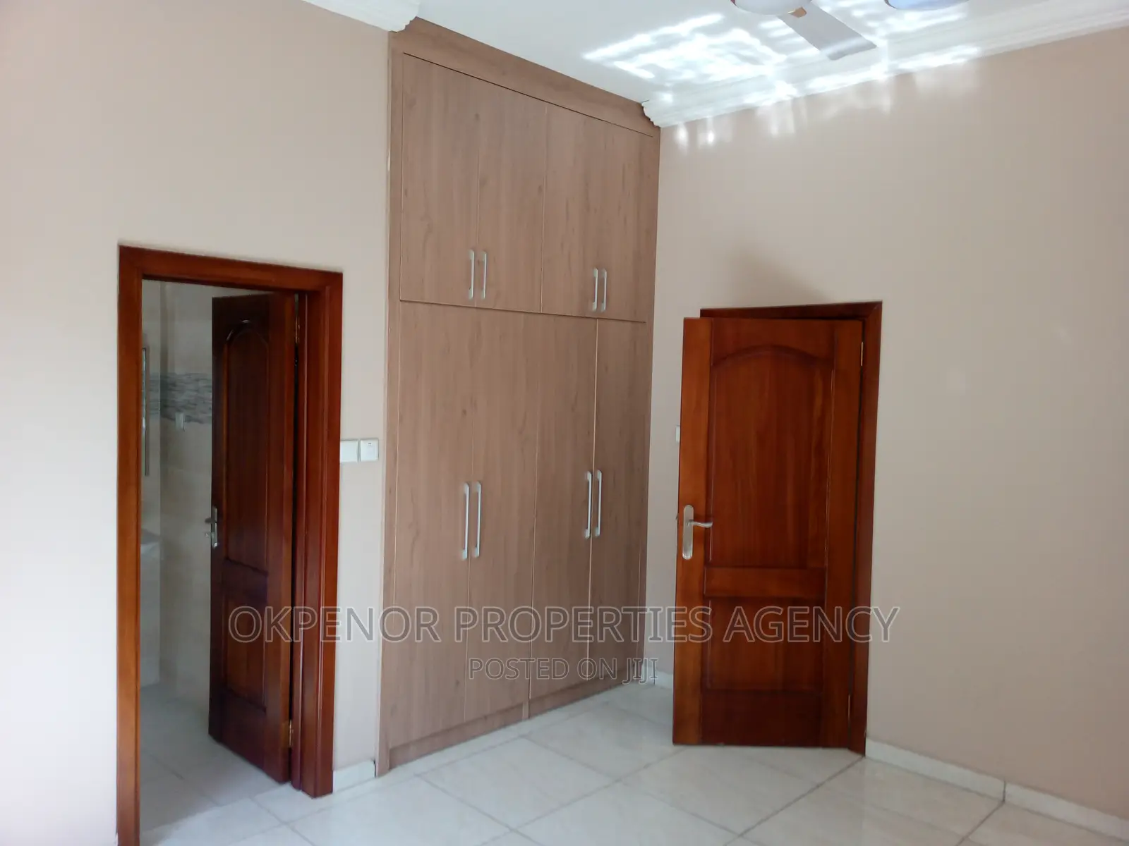 5bdrm House in Devtraco Estate, Tema Metropolitan for sale