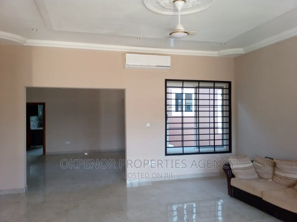5bdrm House in Devtraco Estate, Tema Metropolitan for sale