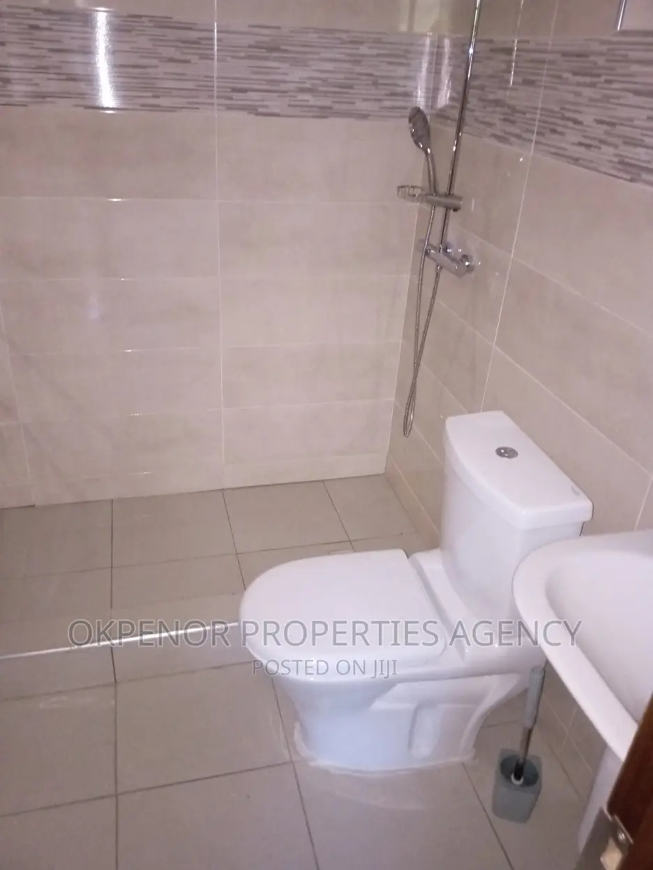 5bdrm House in Devtraco Estate, Tema Metropolitan for sale