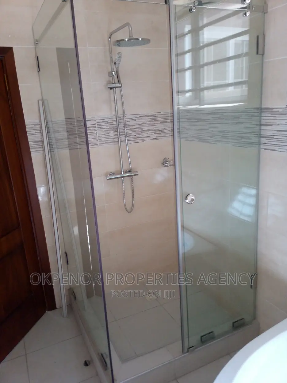 5bdrm House in Devtraco Estate, Tema Metropolitan for sale