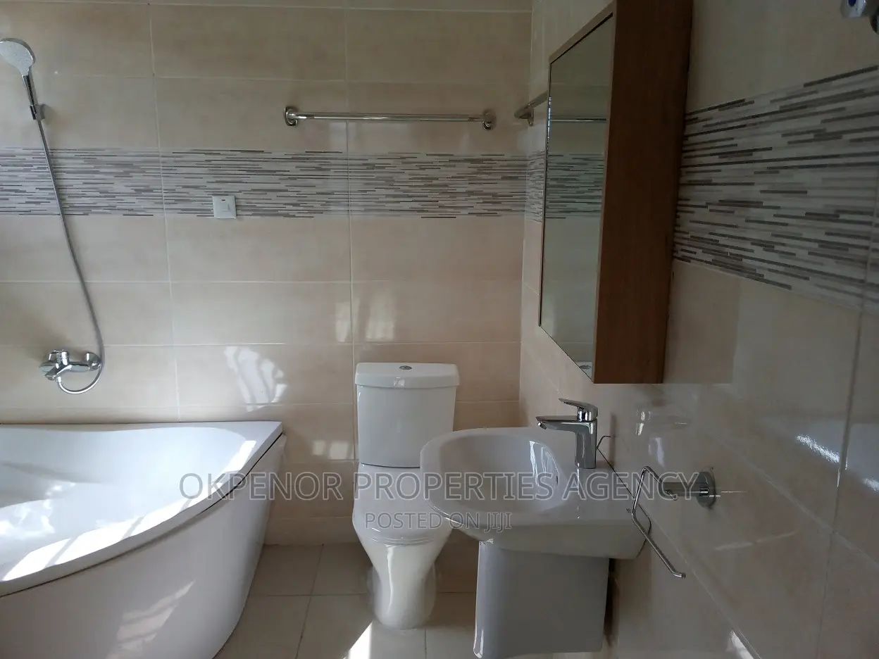 5bdrm House in Devtraco Estate, Tema Metropolitan for sale