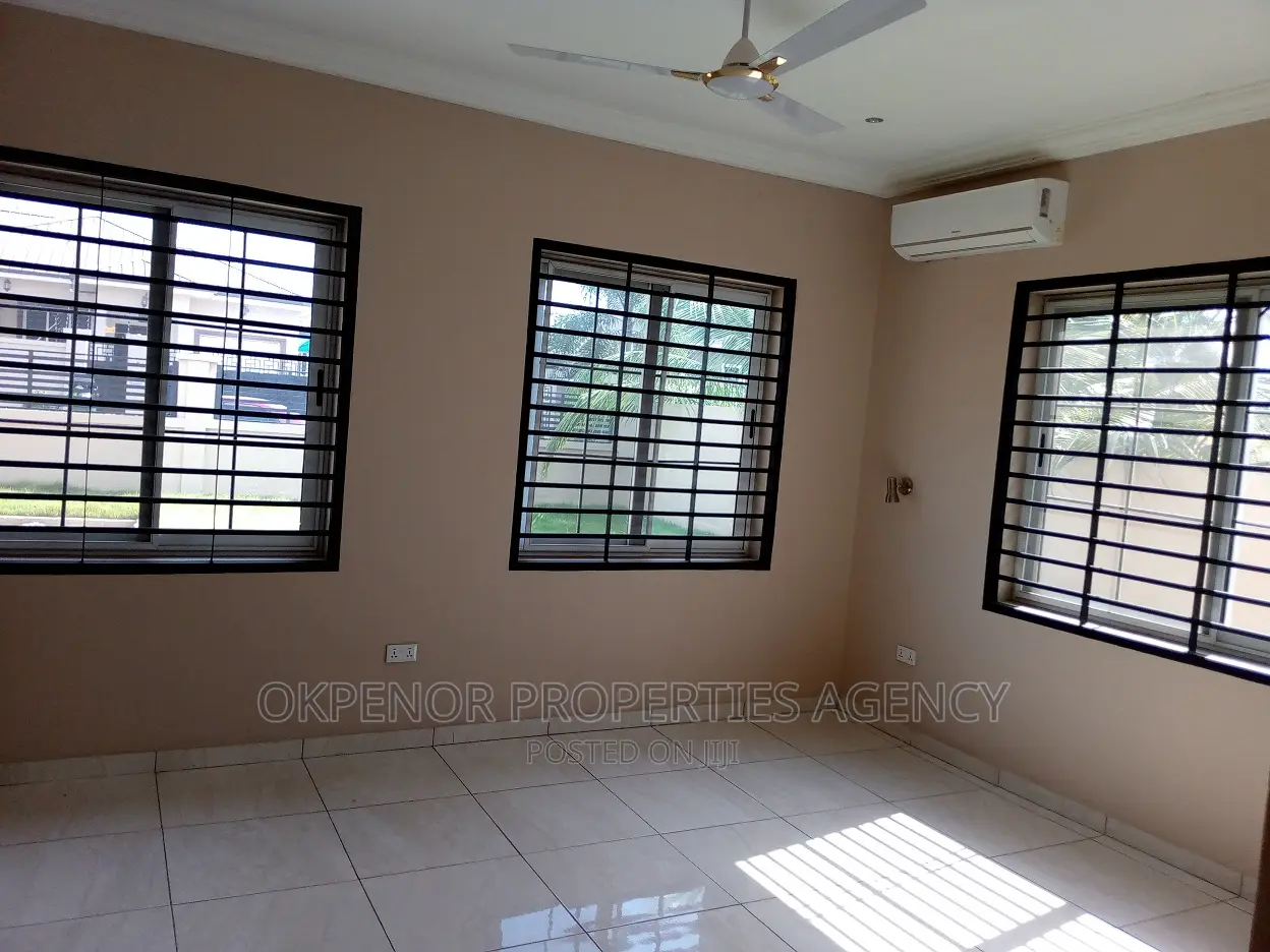 5bdrm House in Devtraco Estate, Tema Metropolitan for sale