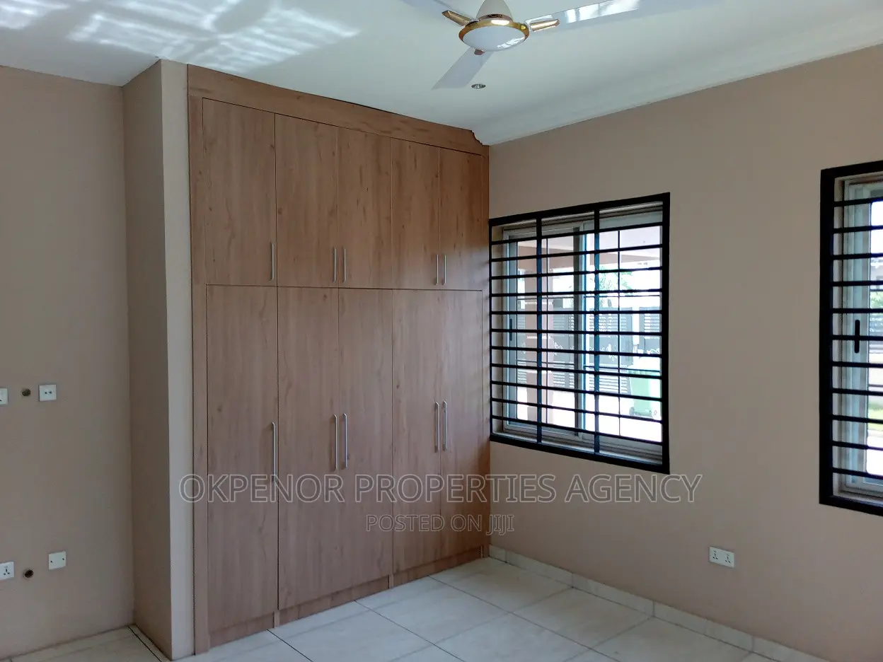 5bdrm House in Devtraco Estate, Tema Metropolitan for sale