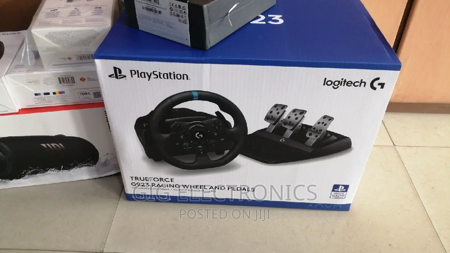 Logitech G923 Racing Wheel and Pedals, Trueforce Up to 1000