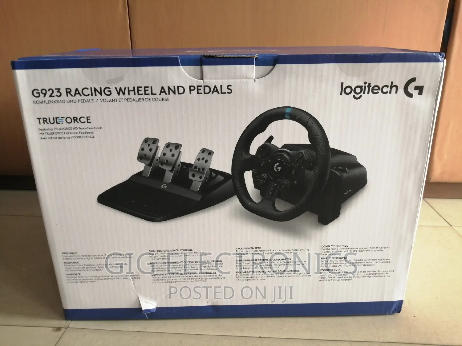 Logitech G923 Racing Wheel and Pedals, Trueforce Up to 1000