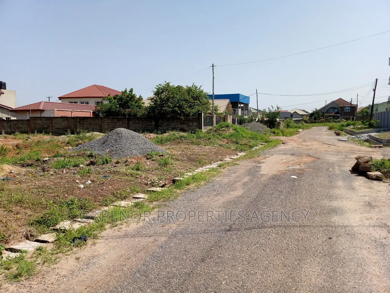 Plot for Sale at Tema Com25