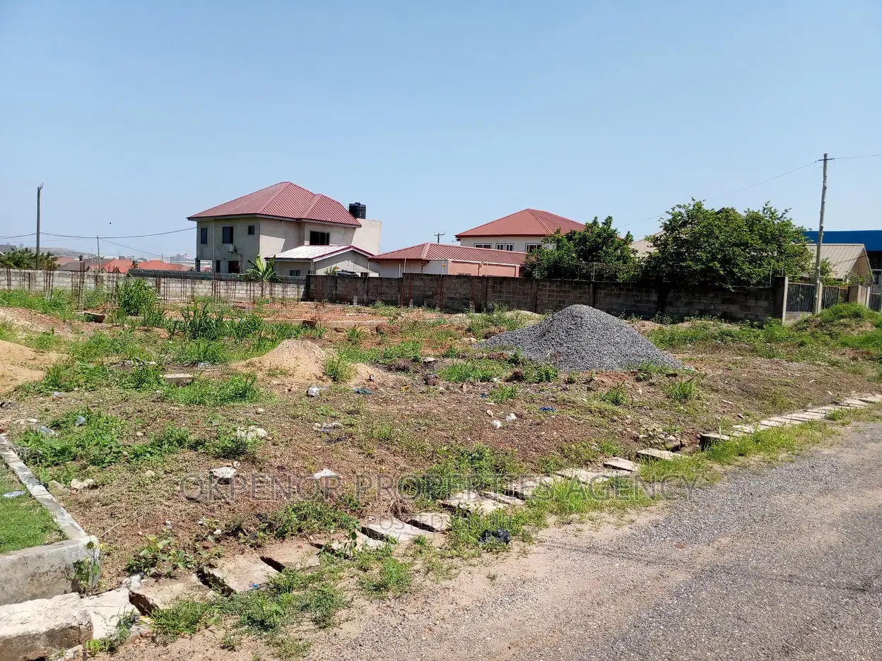 Plot for Sale at Tema Com25
