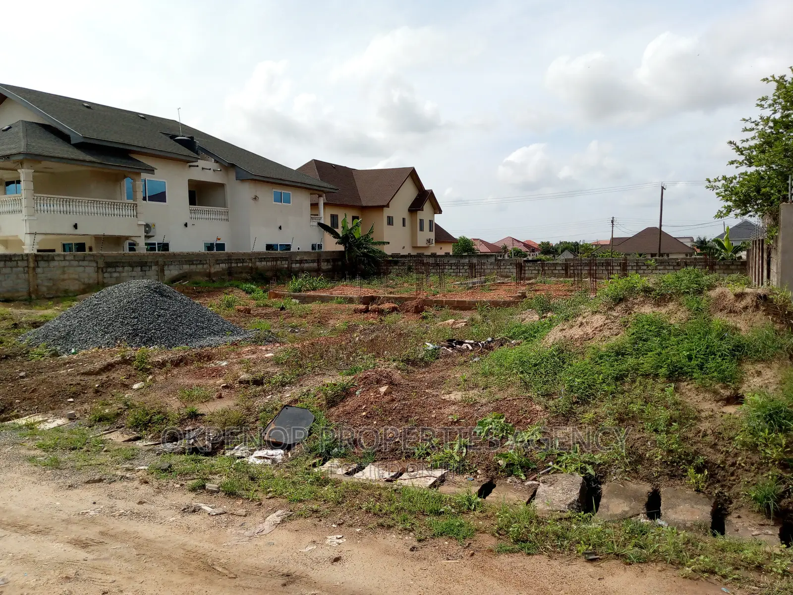 Plot for Sale at Tema Com25