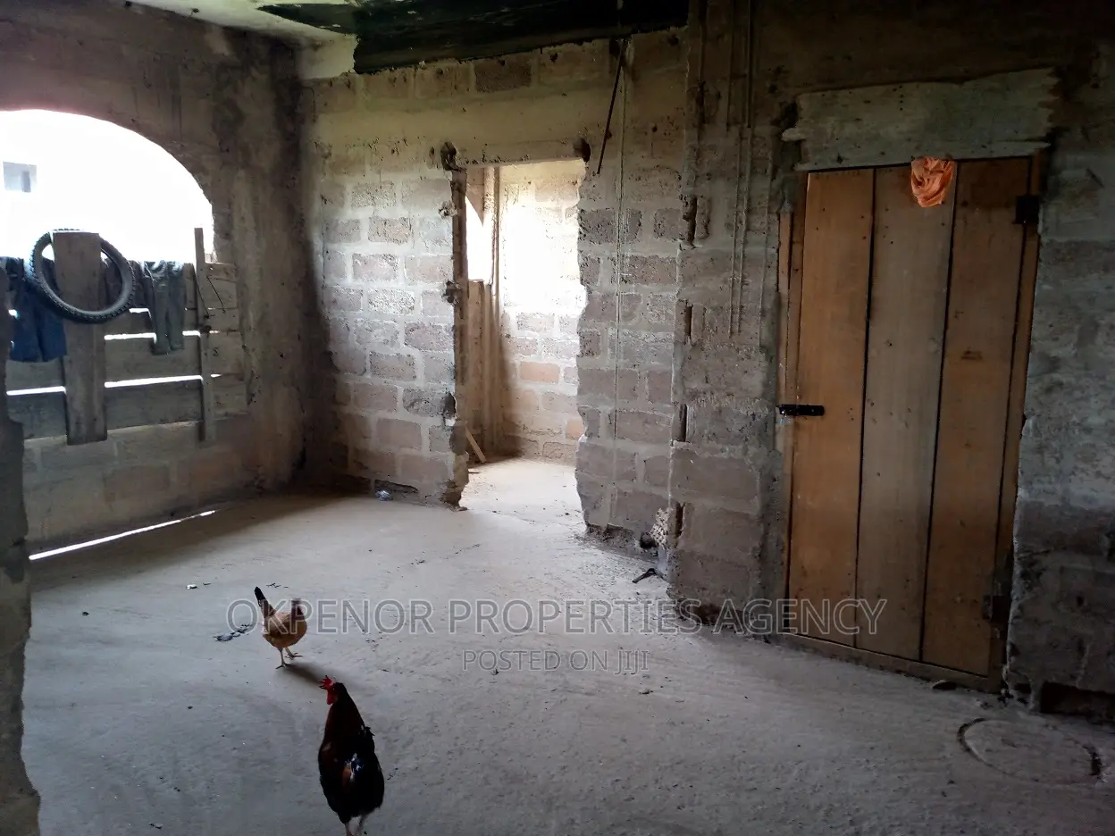 7bdrm House in Oyibi, Tema Metropolitan for sale