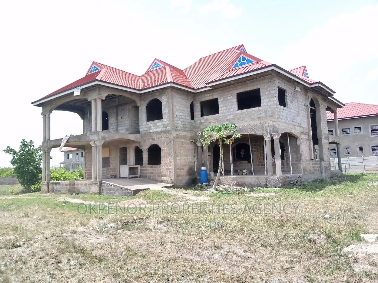 7bdrm House in Oyibi, Tema Metropolitan for sale