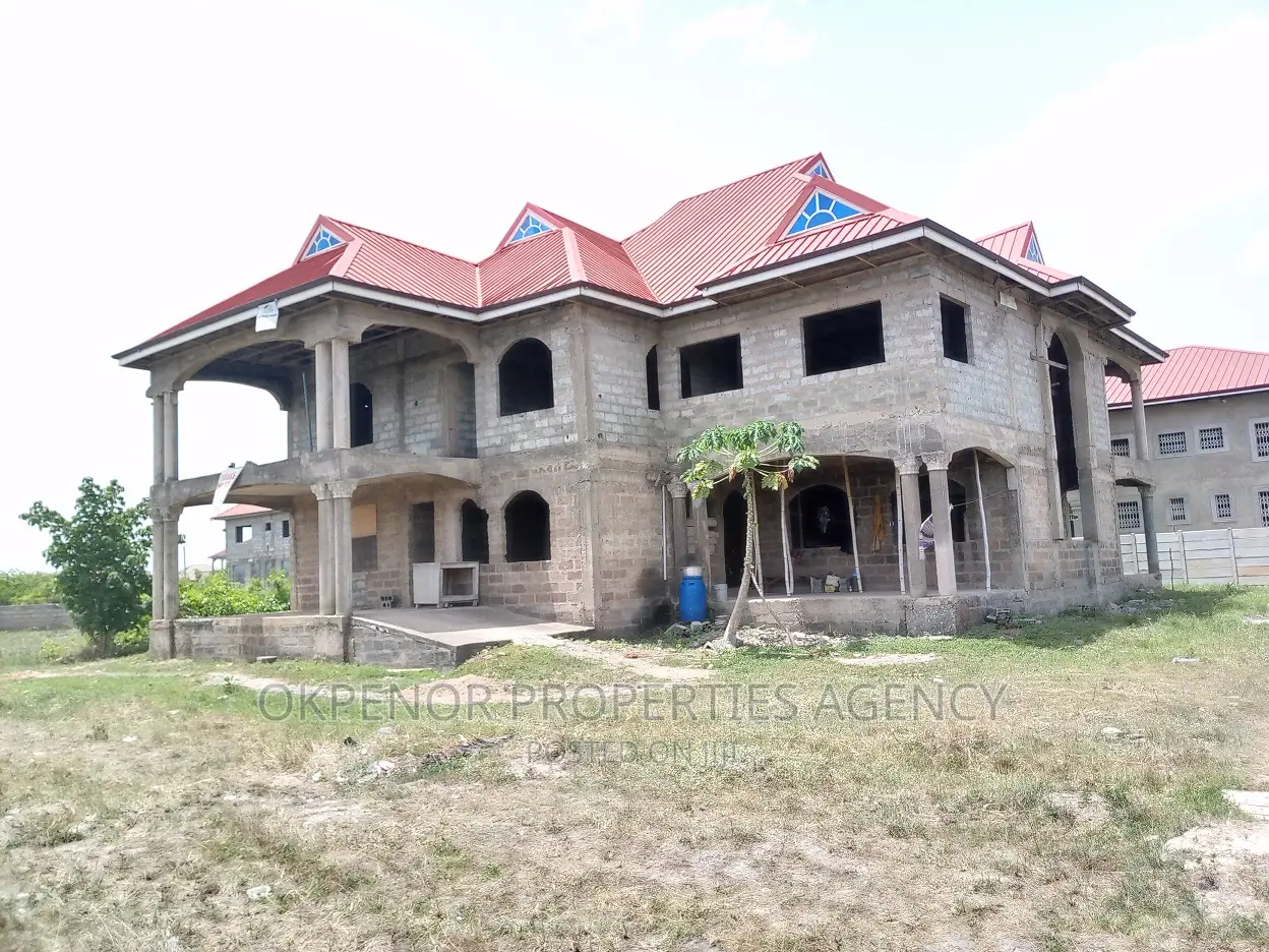 7bdrm House in Oyibi, Tema Metropolitan for sale