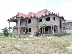 7bdrm House in Oyibi, Tema Metropolitan for sale