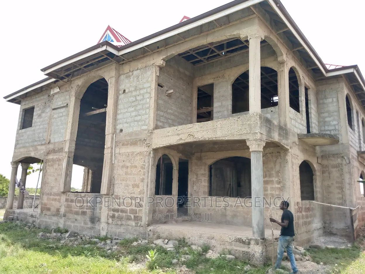 7bdrm House in Oyibi, Tema Metropolitan for sale