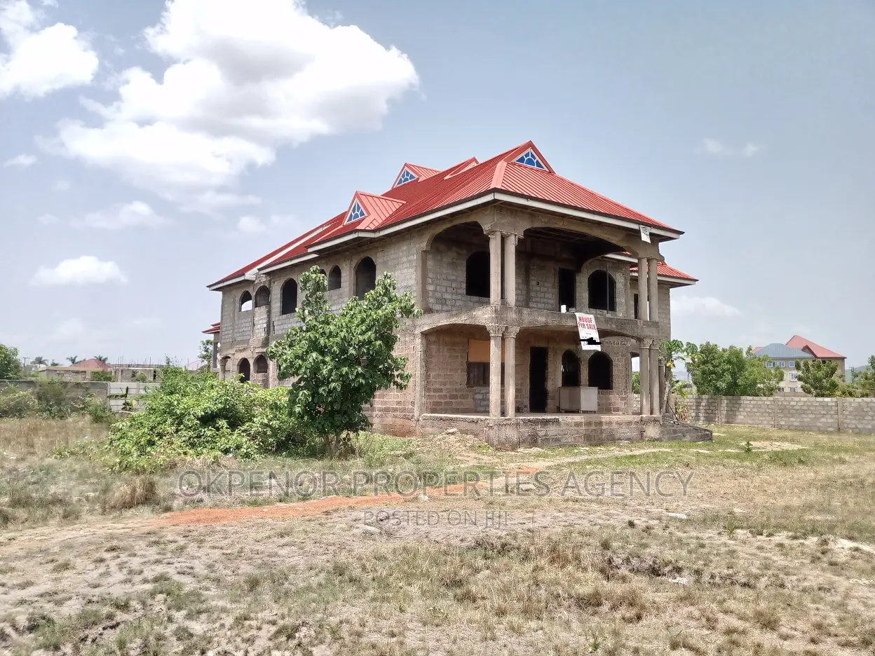 7bdrm House in Oyibi, Tema Metropolitan for sale