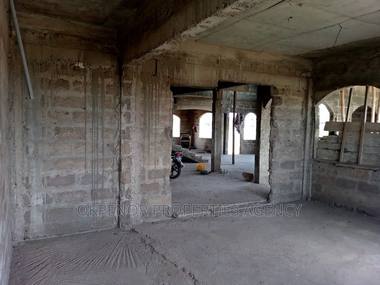7bdrm House in Oyibi, Tema Metropolitan for sale