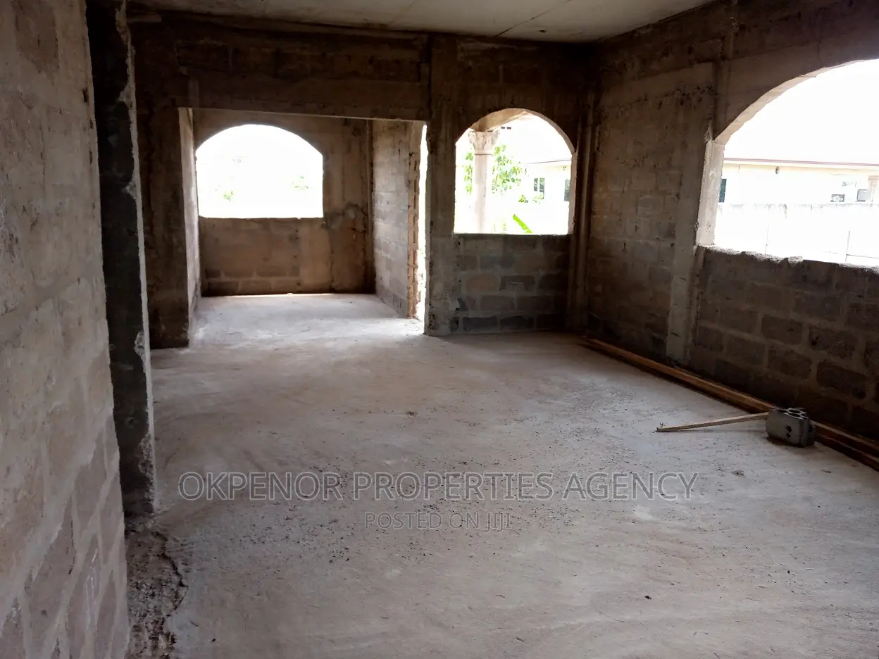 7bdrm House in Oyibi, Tema Metropolitan for sale