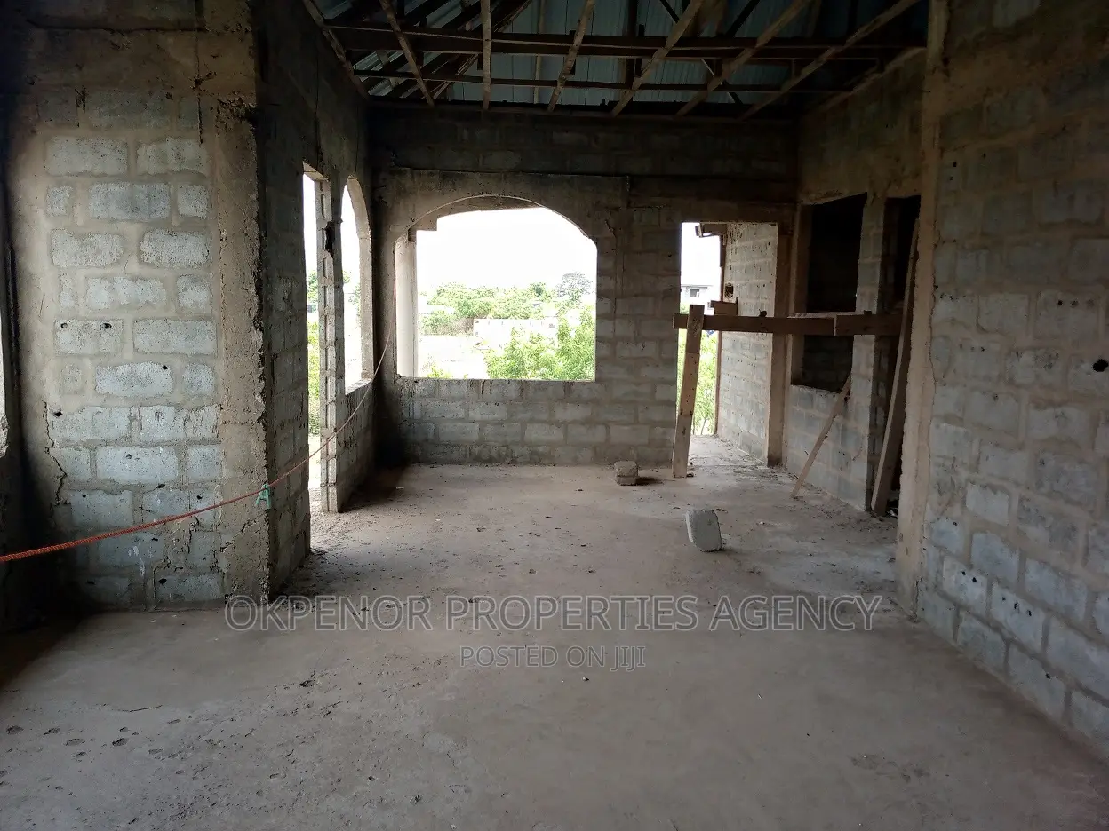 7bdrm House in Oyibi, Tema Metropolitan for sale