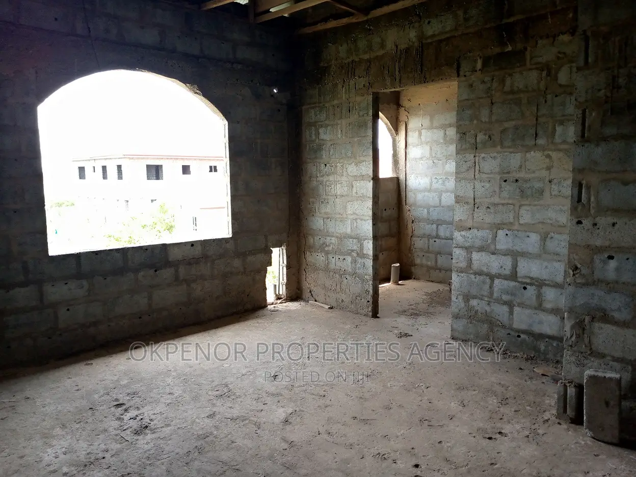 7bdrm House in Oyibi, Tema Metropolitan for sale