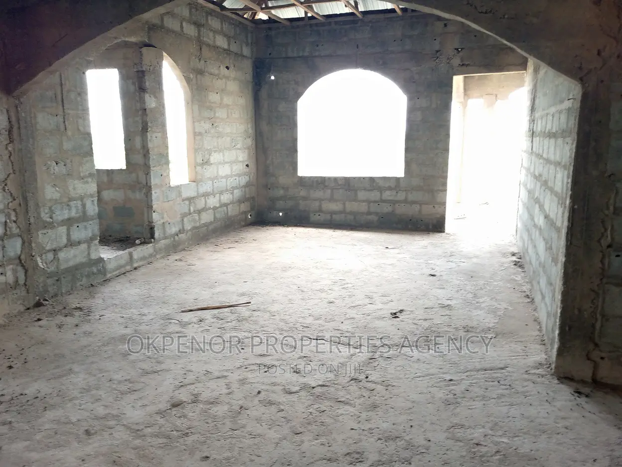 7bdrm House in Oyibi, Tema Metropolitan for sale