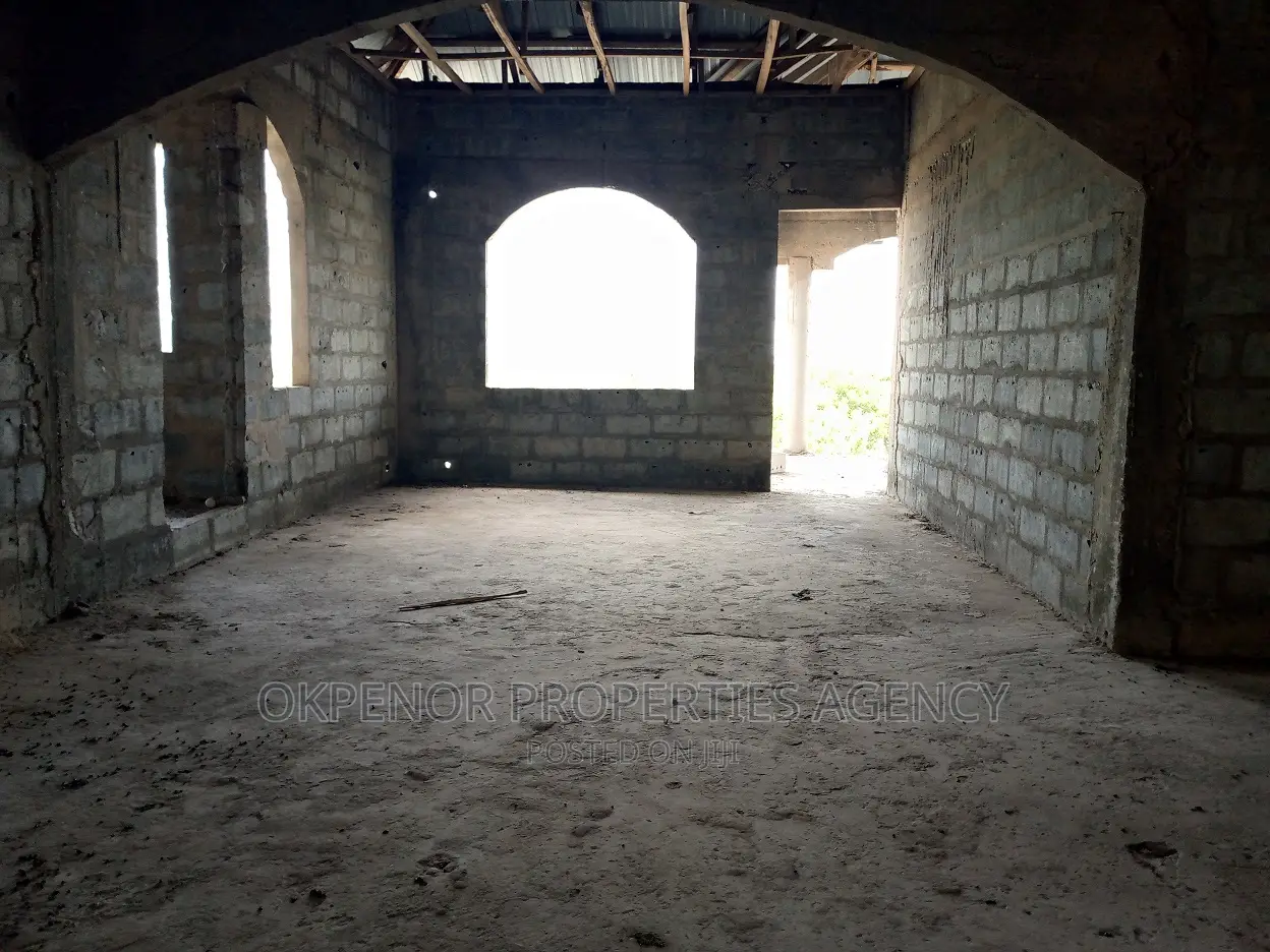 7bdrm House in Oyibi, Tema Metropolitan for sale