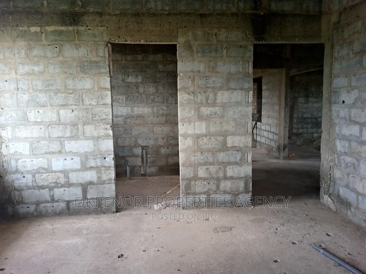 7bdrm House in Oyibi, Tema Metropolitan for sale