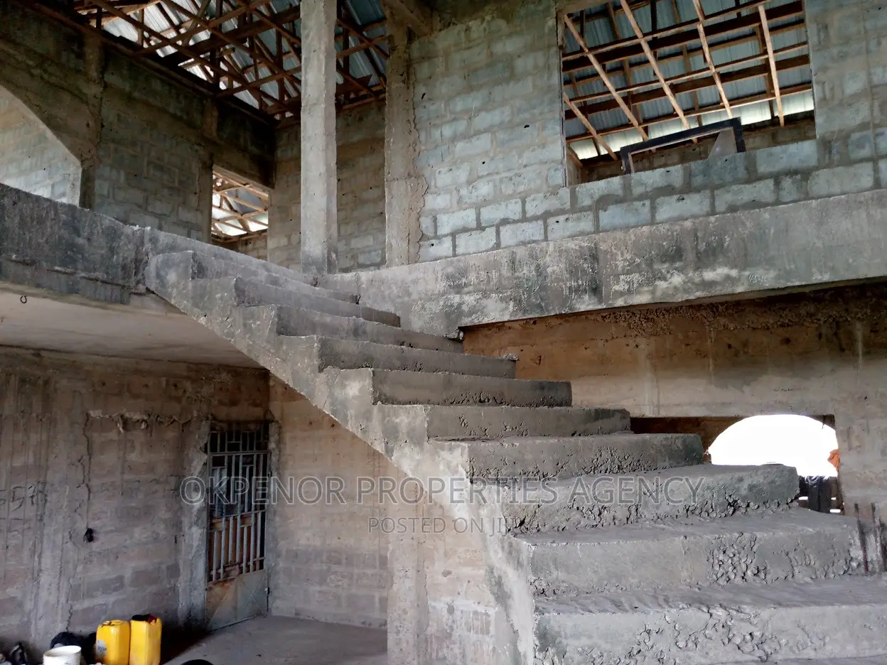 7bdrm House in Oyibi, Tema Metropolitan for sale