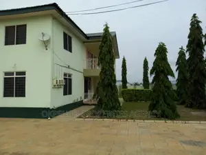 8bdrm Mansion in Com25 Annex, Tema Metropolitan for sale