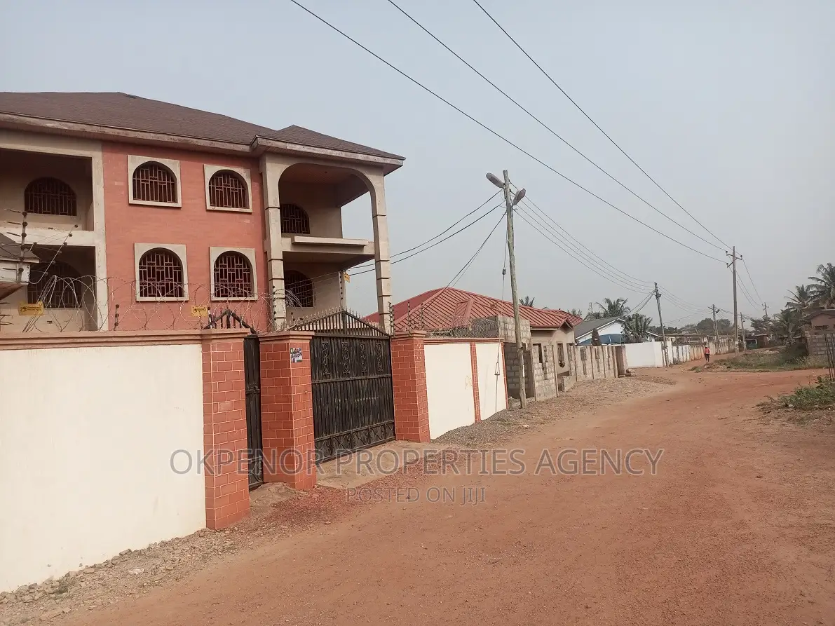 9bdrm Mansion in Golf City, Tema Metropolitan for sale