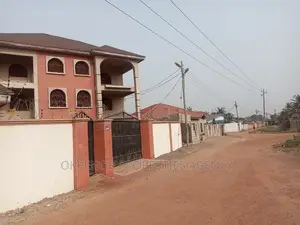 9bdrm Mansion in Golf City, Tema Metropolitan for sale