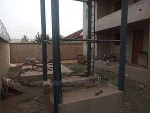 9bdrm Mansion in Golf City, Tema Metropolitan for sale