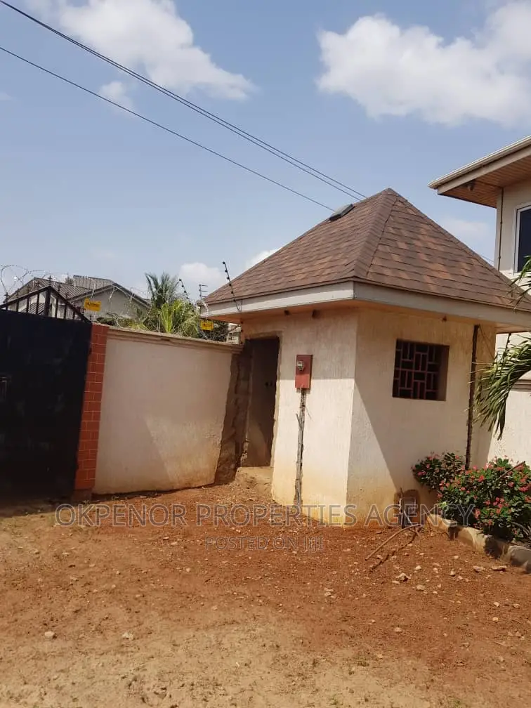 9bdrm Mansion in Golf City, Tema Metropolitan for sale