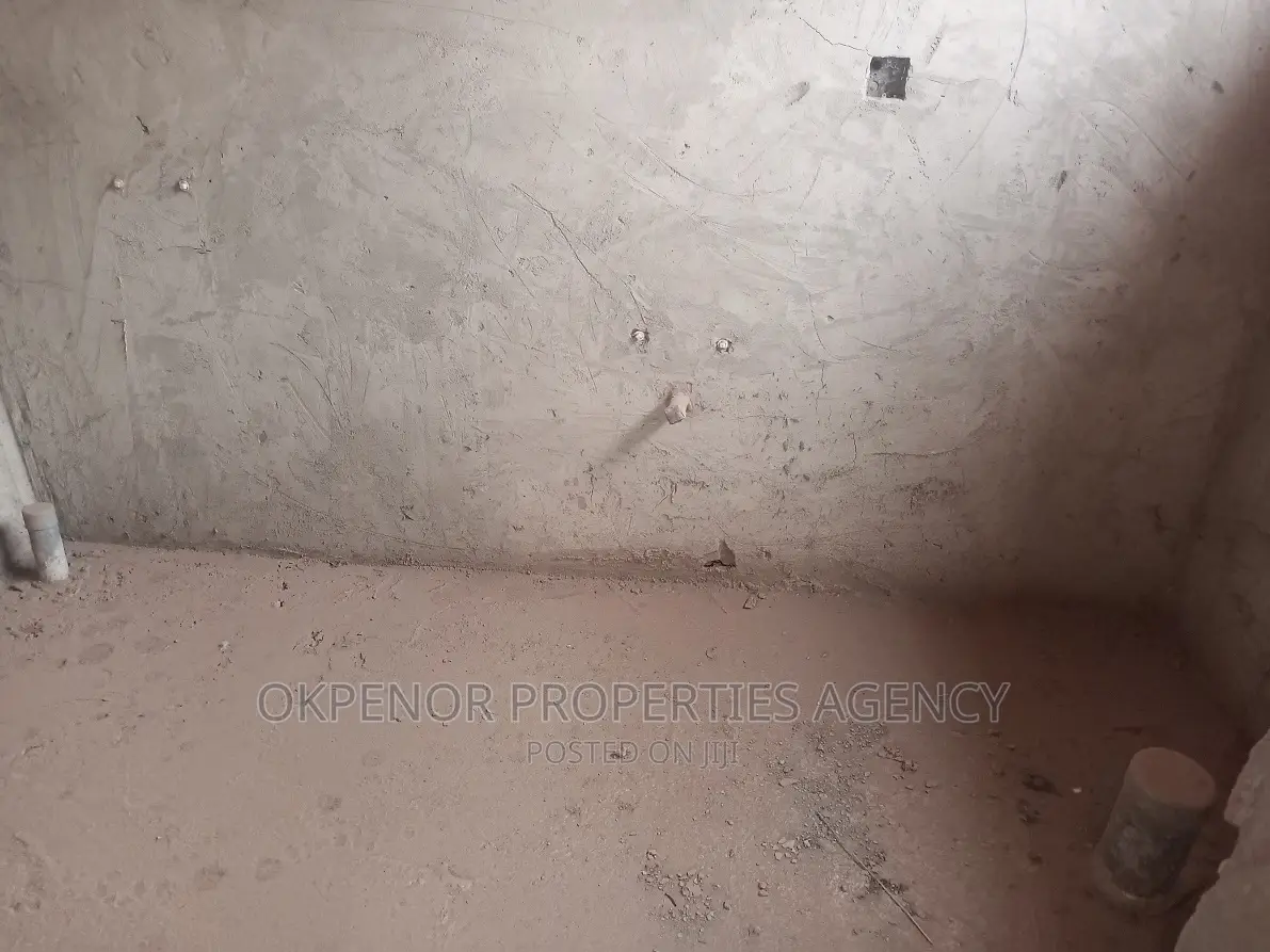 9bdrm Mansion in Golf City, Tema Metropolitan for sale