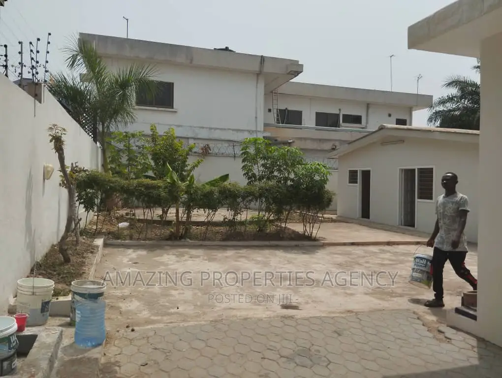 4bdrm House in Labone for rent