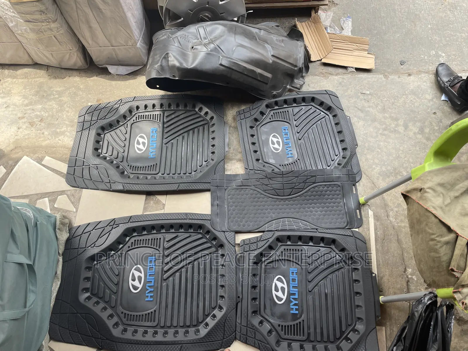 Universal Hyundai Floor Mat ( 5 Pieces Mat )