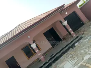 5bdrm House in De-Icons Real Estate, Awutu Senya East Municipal