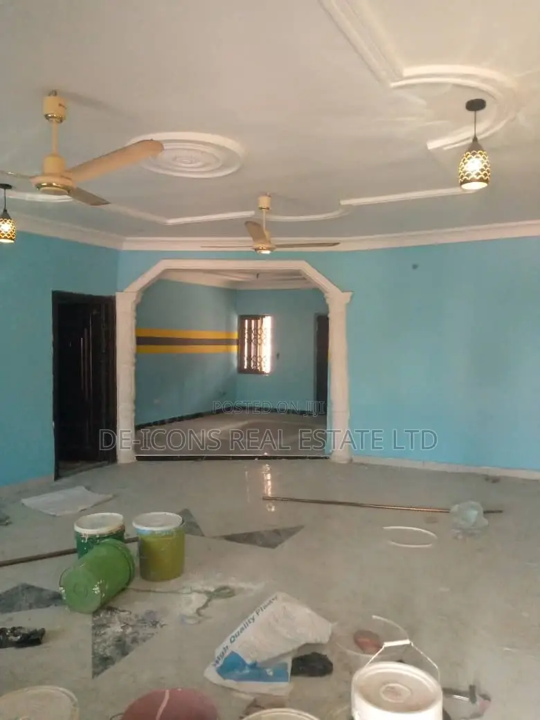 5bdrm House in De-Icons Real Estate, Awutu Senya East Municipal
