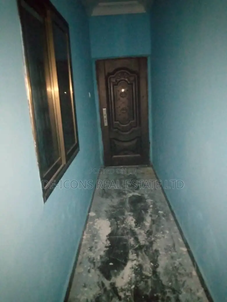 5bdrm House in De-Icons Real Estate, Awutu Senya East Municipal