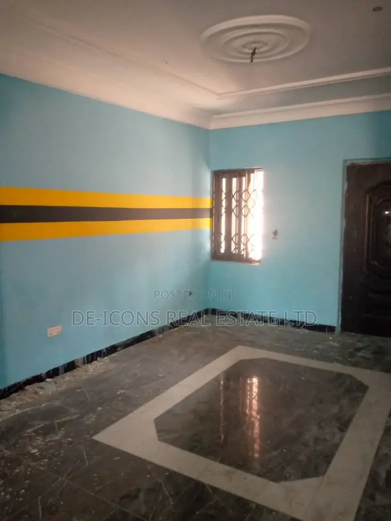 5bdrm House in De-Icons Real Estate, Awutu Senya East Municipal