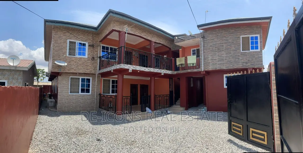 3bdrm Duplex in De-Icons Real Estate, Awutu Senya East Municipal