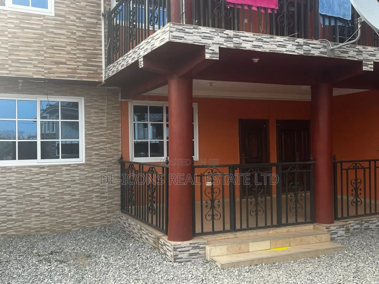 3bdrm Duplex in De-Icons Real Estate, Awutu Senya East Municipal