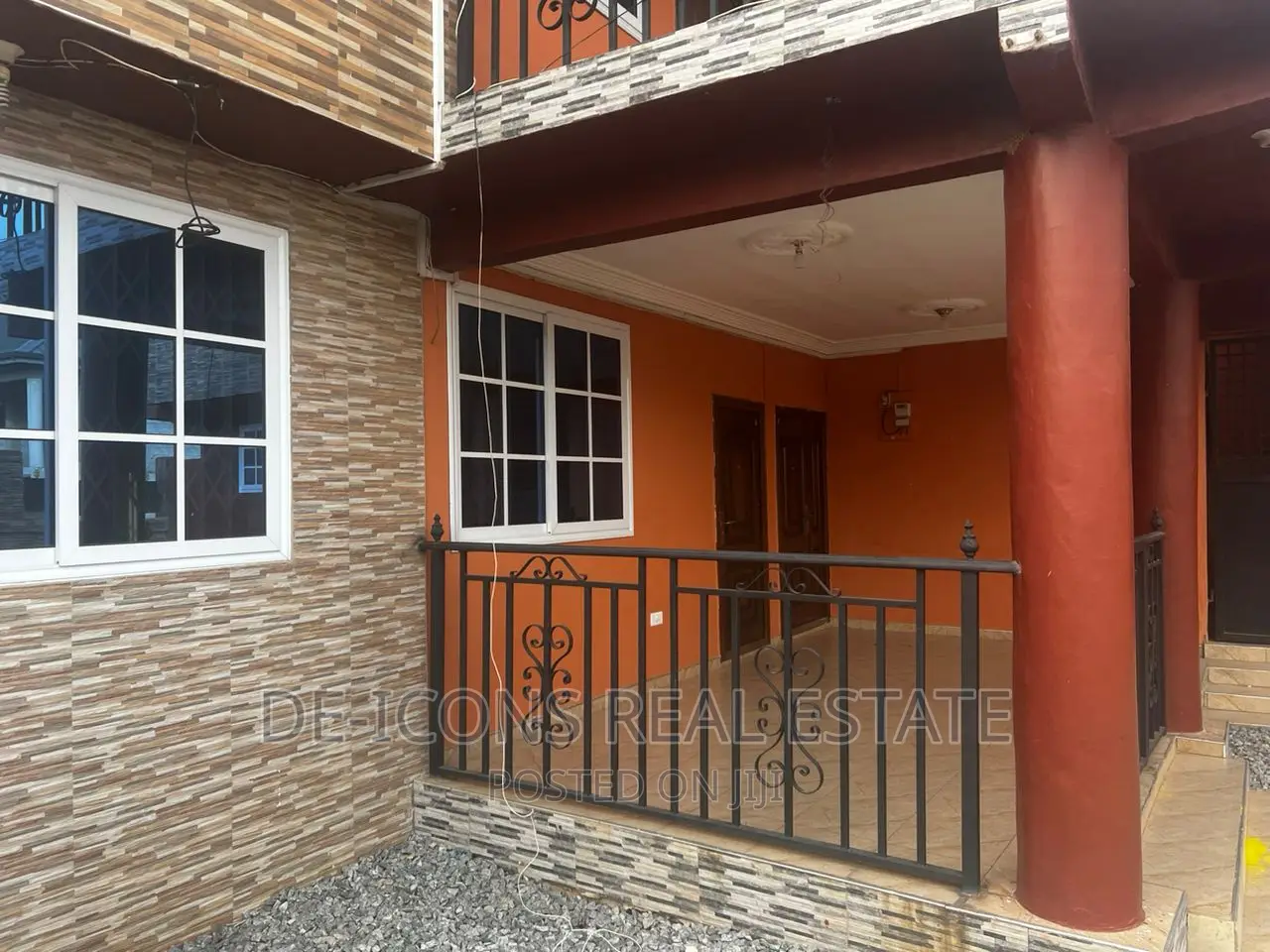 3bdrm Duplex in De-Icons Real Estate, Awutu Senya East Municipal