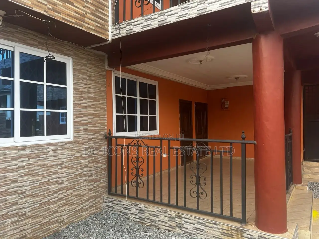 3bdrm Duplex in De-Icons Real Estate, Awutu Senya East Municipal