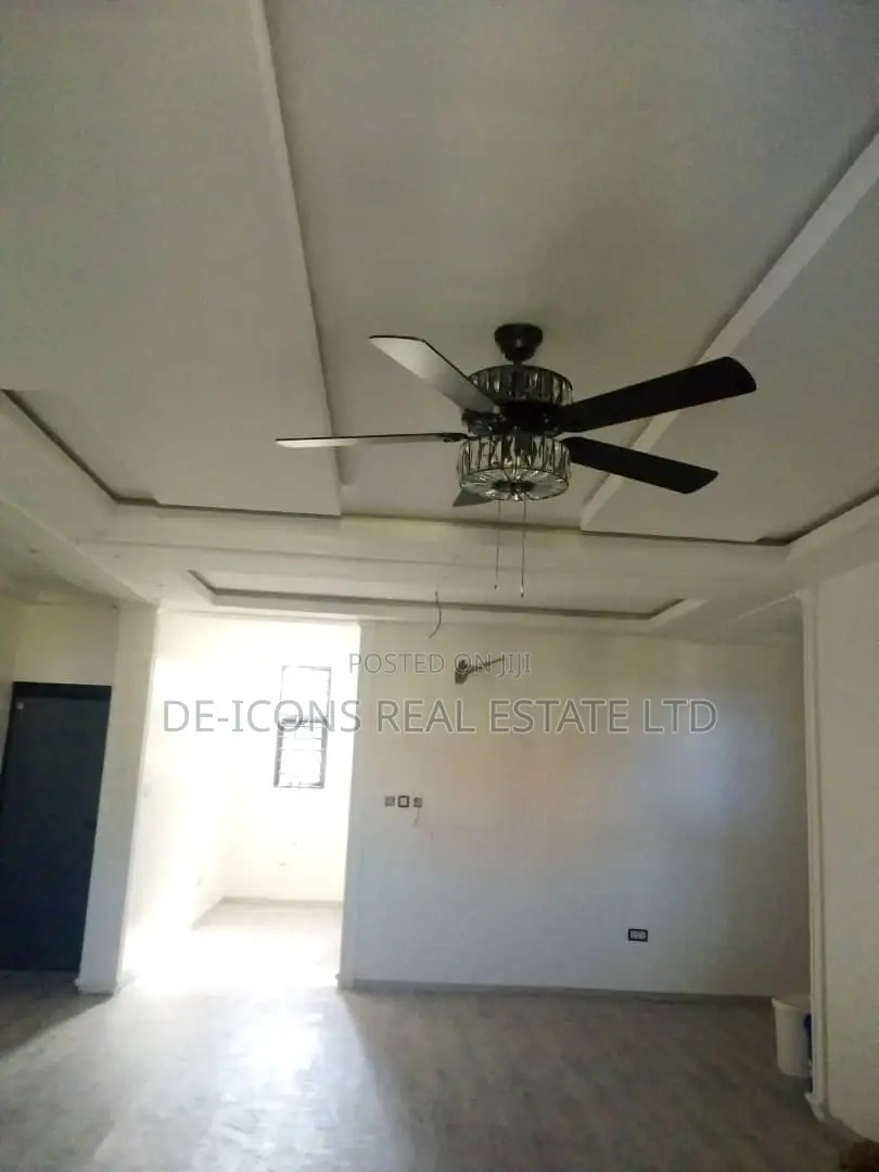 3bdrm Duplex in De-Icons Real Estate, Awutu Senya East Municipal
