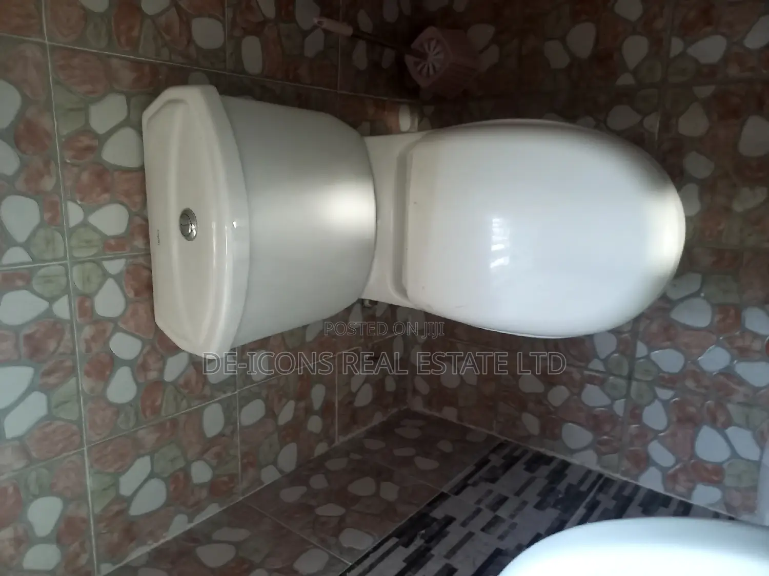 2bdrm Duplex in De-Icons Real Estate, Awutu Senya East Municipal