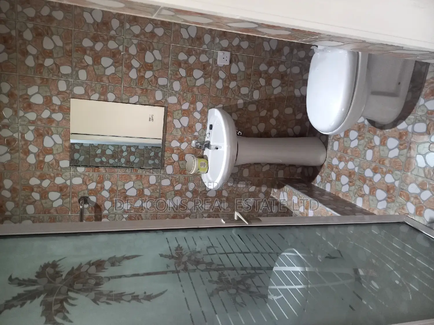 2bdrm Duplex in De-Icons Real Estate, Awutu Senya East Municipal