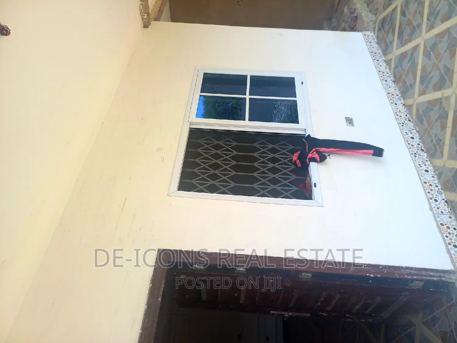 2bdrm Maisonette in De-Icons Real Estate, Awutu Senya East Municipal