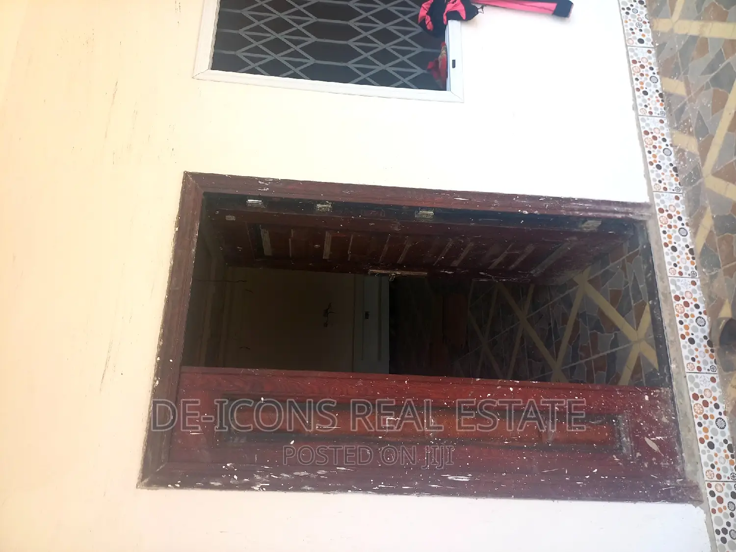 2bdrm Maisonette in De-Icons Real Estate, Awutu Senya East Municipal